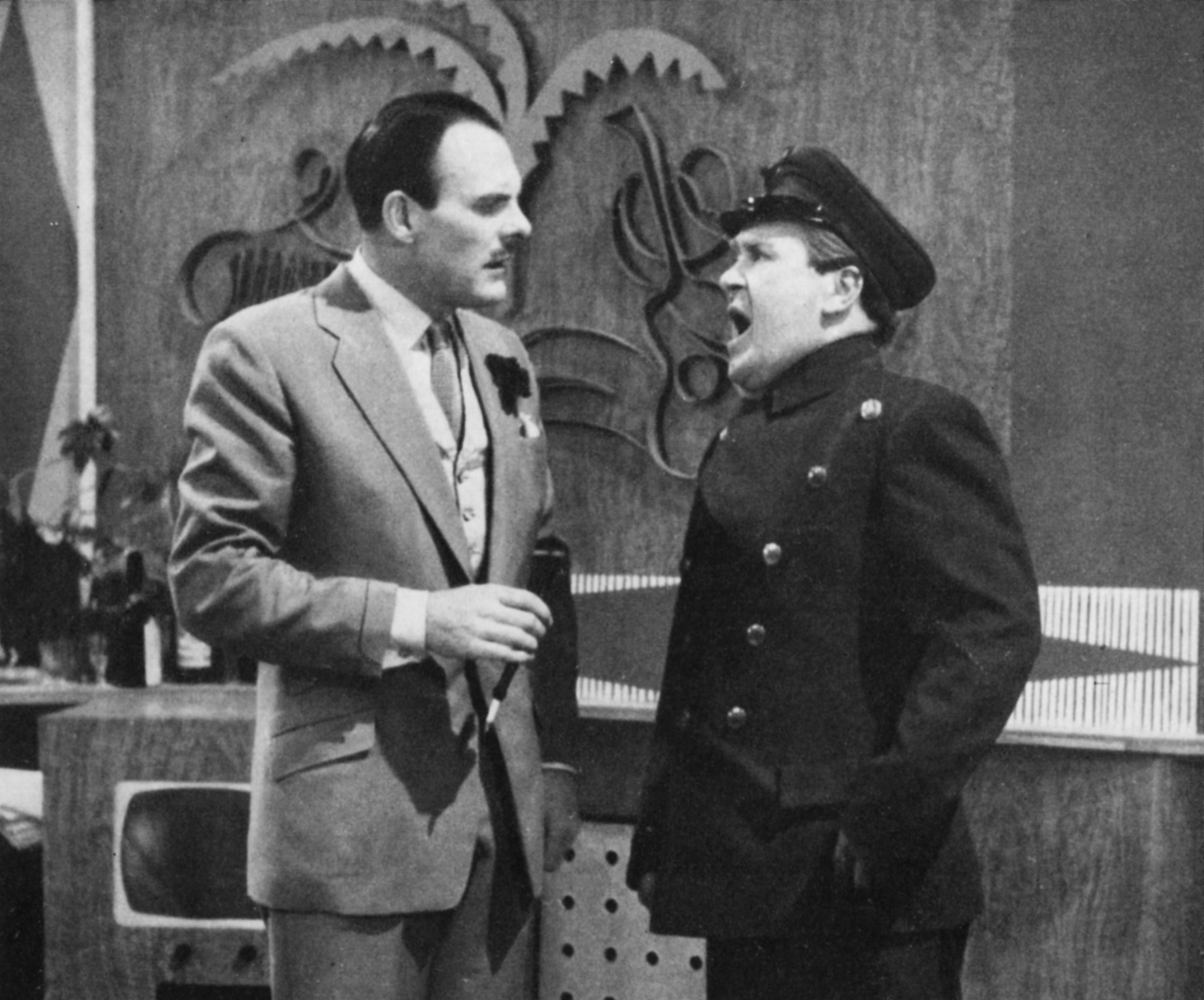 Terry-Thomas talks to his chauffeur, Peter Butterworth
